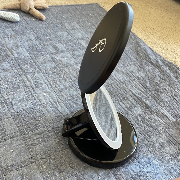 J lit mirror and magnified mirror with stand - Picture 4 of 4